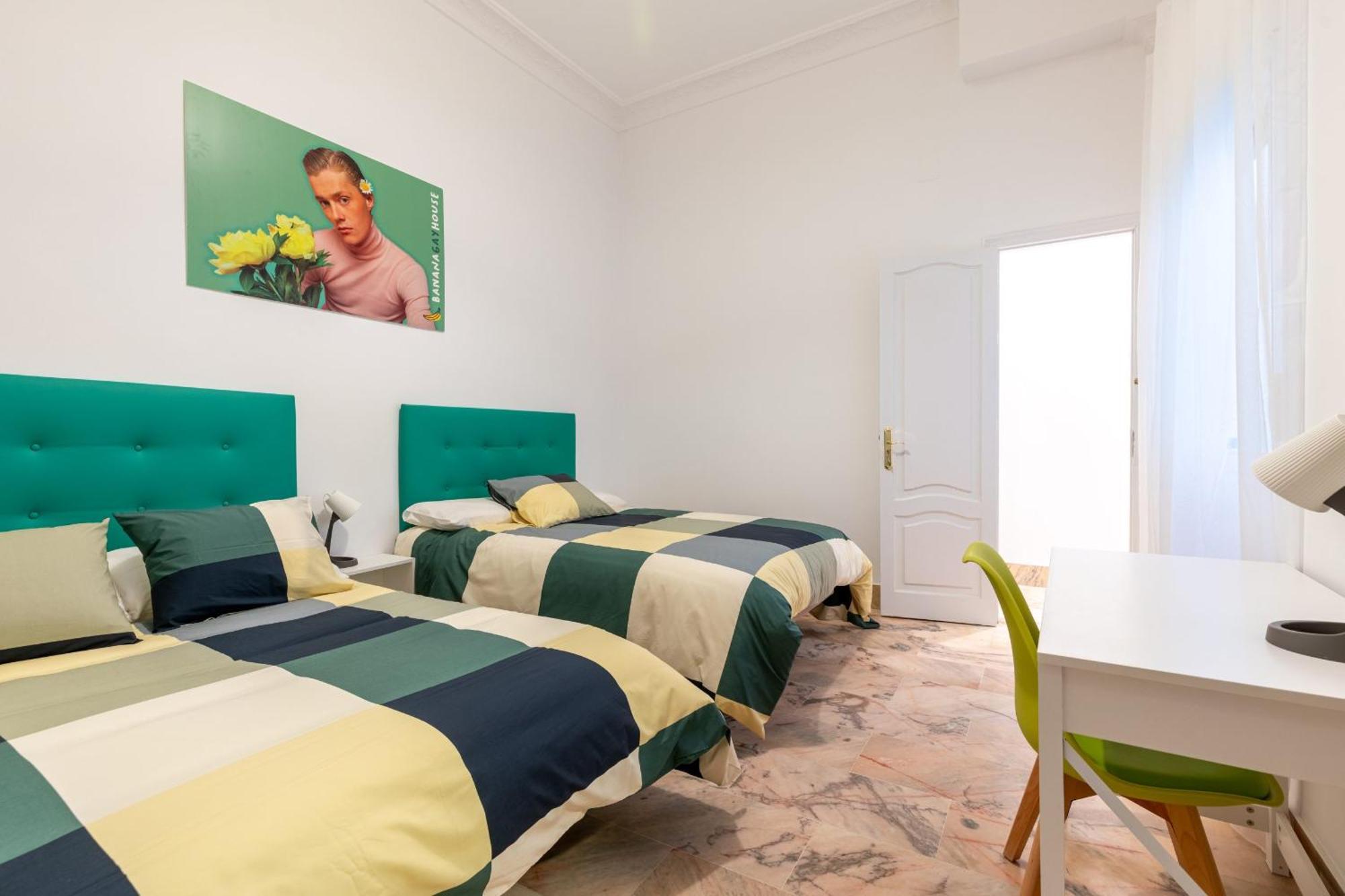 Banana Gay House - Only Men Hotel Seville Exterior photo